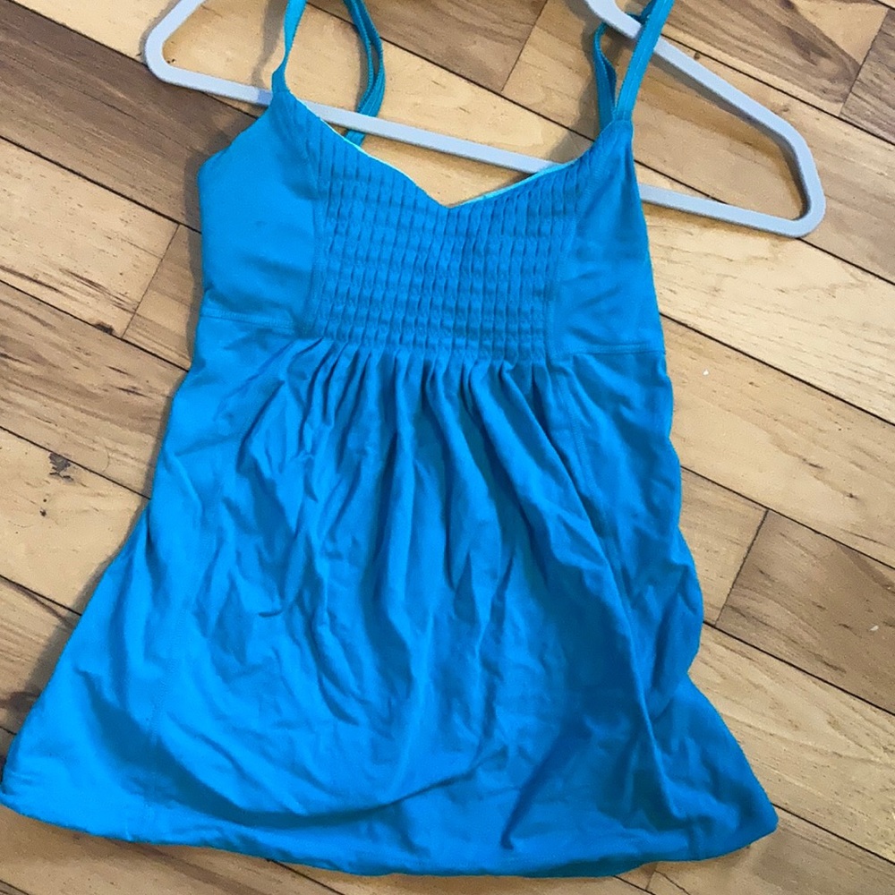 Barely worn size 4 Lululemon yoga top!